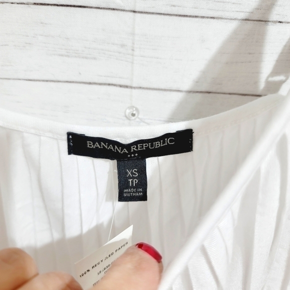BANANA REPUBLIC WHITE TANK TOP, BRAND NEW W TAGS, SZ XS, SUPER CUTE! - Picture 2 of 6